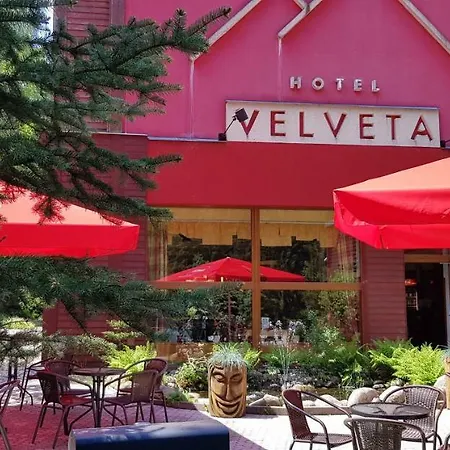 Velveta 3*