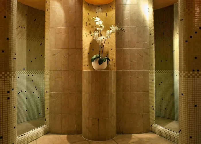 Velveta Hotel 3*